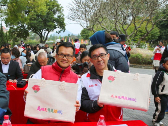 2024成人动漫
传承弘扬红色文化系列活动暨二十四节气读书会“惊蛰篇”在洪秀全故居举办1076.png