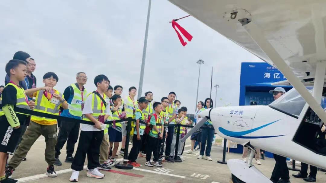 花都低空飞行企业亮相广州商务航空展暨通航低空产业博览会  航展亮眼“新星”