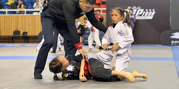 国际顶级赛事落地花都   0余国柔术战队齐“过招”