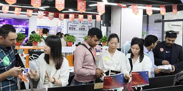 广交会花都箱包皮具对接会  意向采购金额达2600万美元