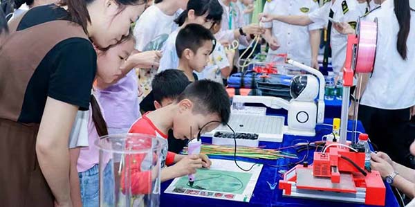 2025年花都区科技活动周   沉浸式玩转科技