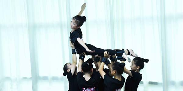 花都少儿舞蹈《划破长空》   入围全国少儿舞蹈展演