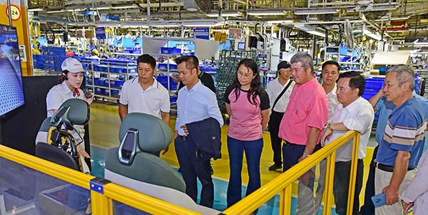 巴拿马侨领考察东风日产   助力N7出海