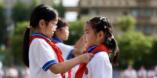 花都区举行少先队建队纪念日主题活动  争当好少年  花漾迎全运